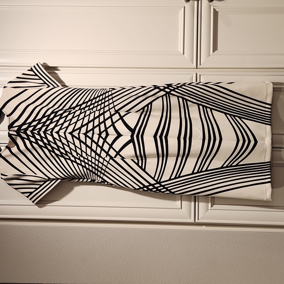 GABBY SKYE | Scuba Geo Print Sheath Dress - Picture 3 of 4